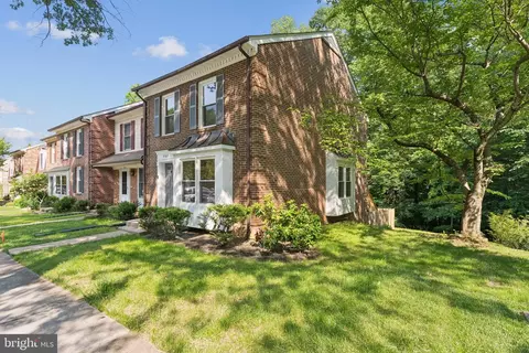 9025 Mulvaney Ct, Springfield, VA 22152 photo 3