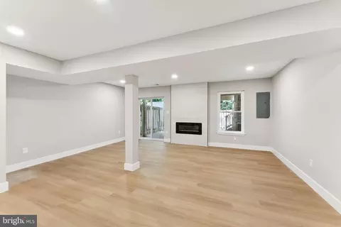 9025 Mulvaney Ct, Springfield, VA 22152 photo 5