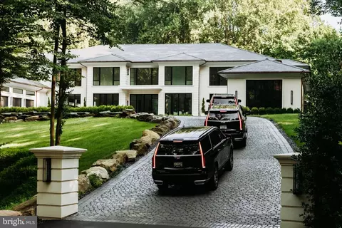 Exterior - 6501 Bright Mountain Rd, Mclean, VA 22101 photo 2 of 11