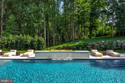 Exterior - 6501 Bright Mountain Rd, Mclean, VA 22101 photo 6 of 11