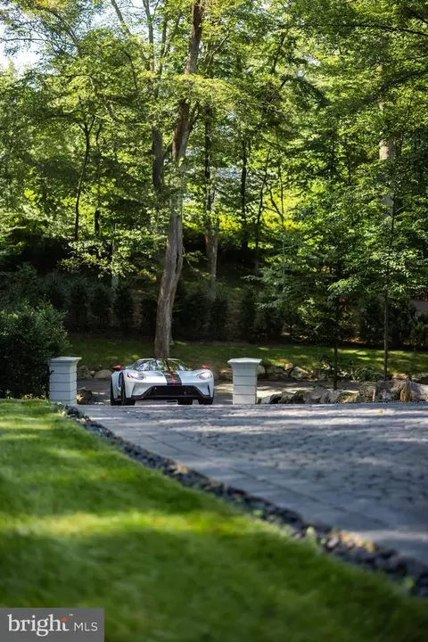 Exterior - 6501 Bright Mountain Rd, Mclean, VA 22101 photo 8 of 11