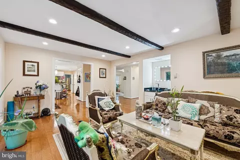Entry Way - 6625 Weatheford Ct, Mclean, VA 22101 photo 4 of 8