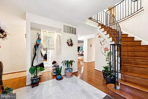 Entry Way - 6625 Weatheford Ct, Mclean, VA 22101 photo 1 of 8