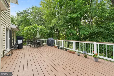 Exterior - 6625 Weatheford Ct, Mclean, VA 22101 photo 4 of 6
