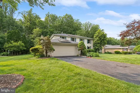 Exterior - 6625 Weatheford Ct, Mclean, VA 22101 photo 2 of 6