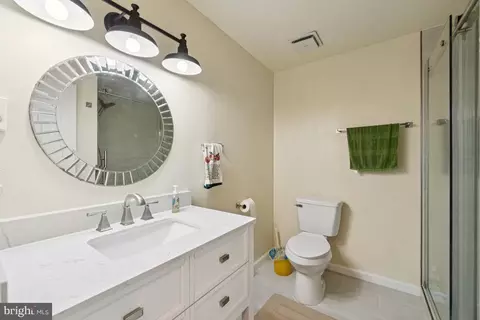 Bath - 6625 Weatheford Ct, Mclean, VA 22101 photo 4 of 4