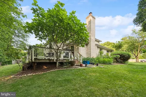 Exterior - 6625 Weatheford Ct, Mclean, VA 22101 photo 3 of 6