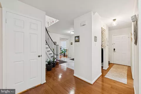 Entry Way - 6625 Weatheford Ct, Mclean, VA 22101 photo 8 of 8