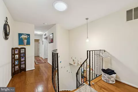 Entry Way - 6625 Weatheford Ct, Mclean, VA 22101 photo 7 of 8