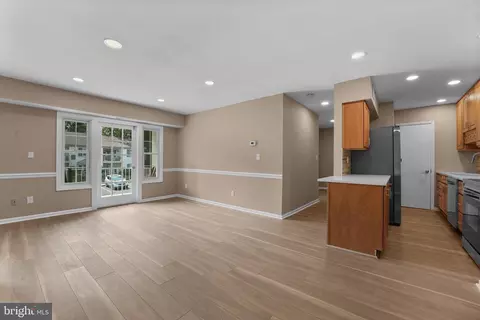 5904 E Kingsford Rd #418, Springfield, VA 22152 photo 6