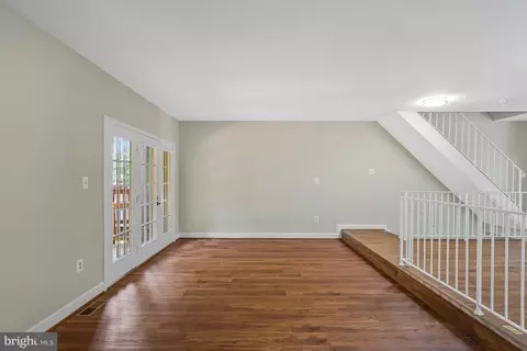 8530 Raglan Rd, Vienna, VA 22182 photo 14