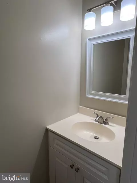 8530 Raglan Rd, Vienna, VA 22182 photo 20
