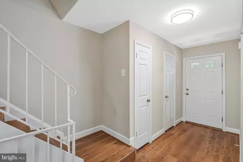 8530 Raglan Rd, Vienna, VA 22182 photo 4