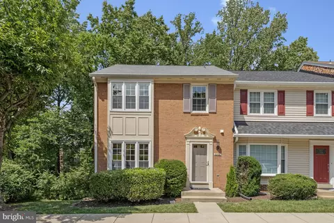8530 Raglan Rd, Vienna, VA 22182