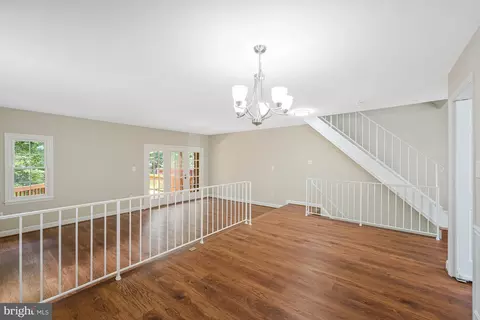 8530 Raglan Rd, Vienna, VA 22182 photo 11
