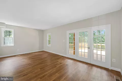 8530 Raglan Rd, Vienna, VA 22182 photo 15