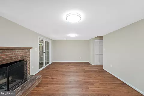 8530 Raglan Rd, Vienna, VA 22182 photo 46
