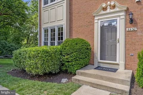 8530 Raglan Rd, Vienna, VA 22182 photo 3