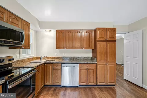 8530 Raglan Rd, Vienna, VA 22182 photo 7