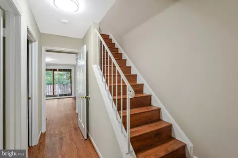 8530 Raglan Rd, Vienna, VA 22182 photo 21