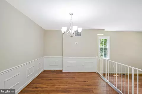 8530 Raglan Rd, Vienna, VA 22182 photo 10