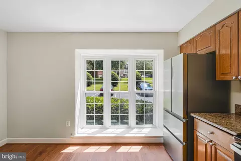 8530 Raglan Rd, Vienna, VA 22182 photo 9