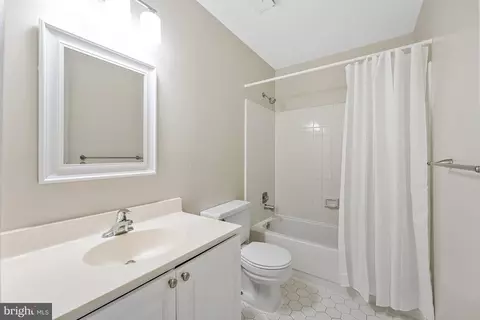 8530 Raglan Rd, Vienna, VA 22182 photo 31