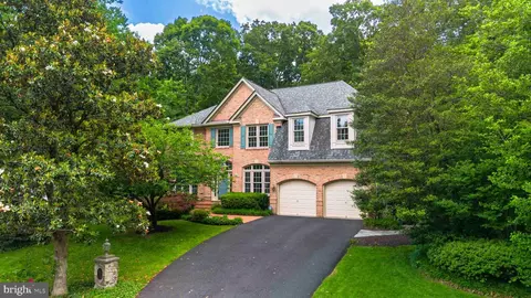 10323 Regency Station Dr, Fairfax Station, VA 22039