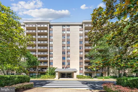 3100 S Manchester St #520, Falls Church, VA 22044