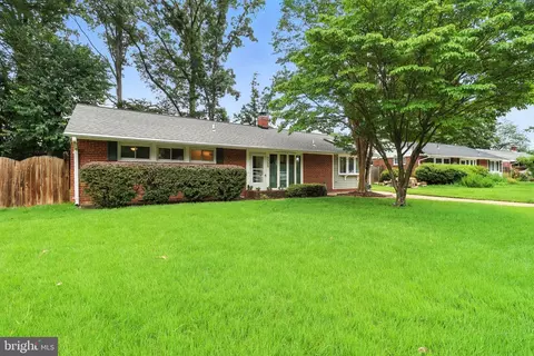 7209 Halifax Pl, Springfield, VA 22150