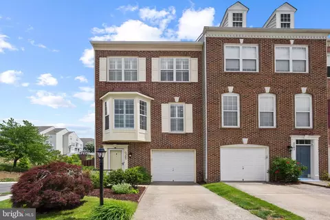 6385 Hawk View Ln, Alexandria, VA 22312