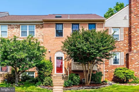 3959 Rosebay Ct, Fairfax, VA 22033