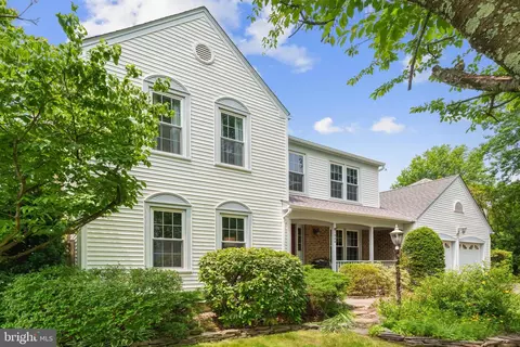 1024 Page Ct, Herndon, VA 20170