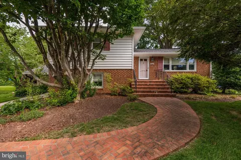 7107 Tyndale St, Mclean, VA 22101