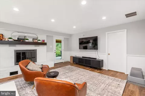 7107 Tyndale St, Mclean, VA 22101 photo 27