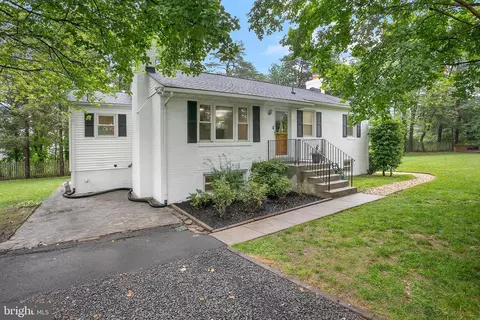 6001 Kroy Ct, Springfield, VA 22150 photo 3