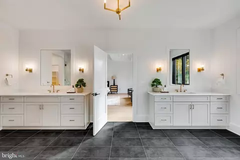 Bath - 7000 Tyndale St, Mclean, VA 22101 photo 3 of 4