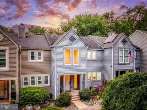 2066 Lake Audubon Ct, Reston, VA 20191