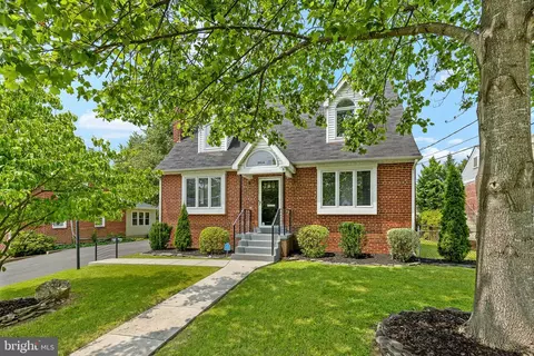 2914 Lawrence Dr, Falls Church, VA 22042