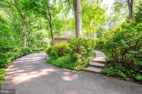 Exterior - 6501 Menlo Rd, Mclean, VA 22101 photo 4 of 27