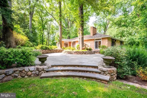Exterior - 6501 Menlo Rd, Mclean, VA 22101 photo 9 of 27
