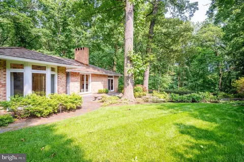 Exterior - 6501 Menlo Rd, Mclean, VA 22101 photo 7 of 27