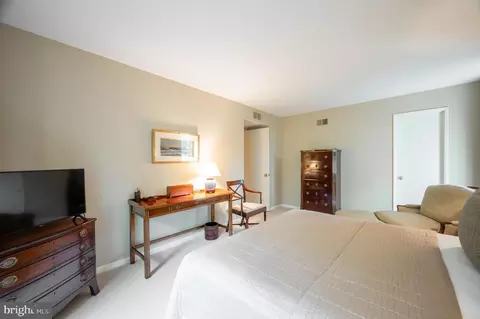 Bedroom - 6501 Menlo Rd, Mclean, VA 22101 photo 5 of 8
