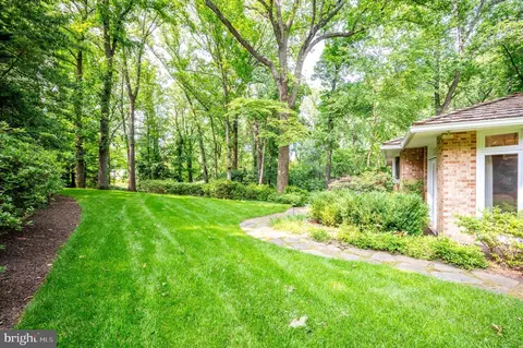 Exterior - 6501 Menlo Rd, Mclean, VA 22101 photo 8 of 27