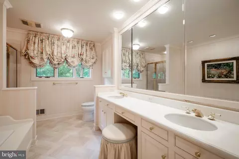 Bath - 6501 Menlo Rd, Mclean, VA 22101 photo 2 of 5