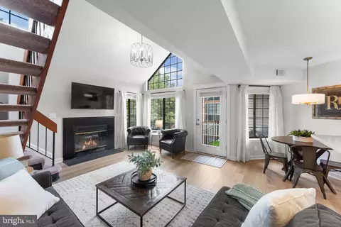 6007 E Curtier Dr #E, Alexandria, VA 22310