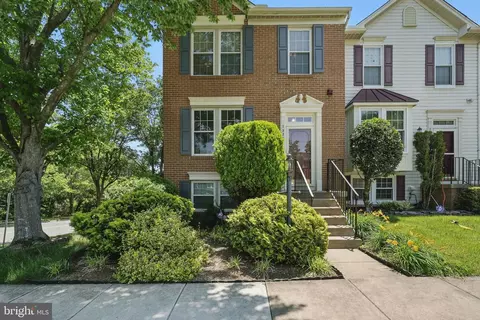 7320 Hartshorne Sq, Alexandria, VA 22315