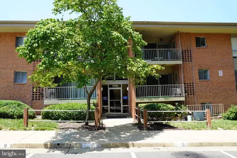 3700 N Rosser St #104, Alexandria, VA 22311