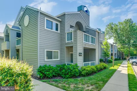 11701 B Summerchase Cir, Reston, VA 20194