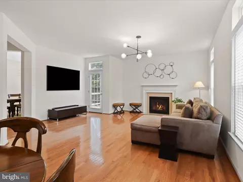 Living - 3903 Beeker Mill Pl, Chantilly, VA 20151 photo 4 of 6